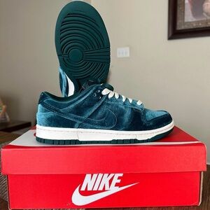 Nike Dunk Low Velvet Teal Deadstock Size 8W / 6.5M